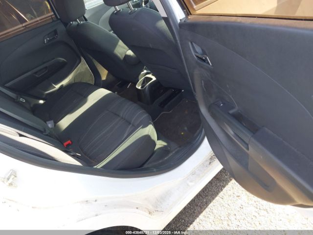 Chevrolet Sonic Lt Auto Image 9