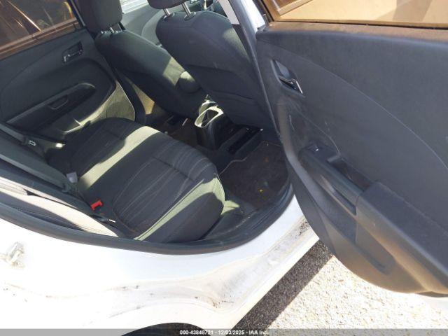 Chevrolet Sonic Lt Auto Image 9