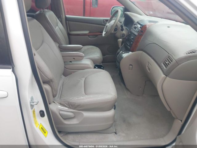 Toyota Sienna Xle Image 4