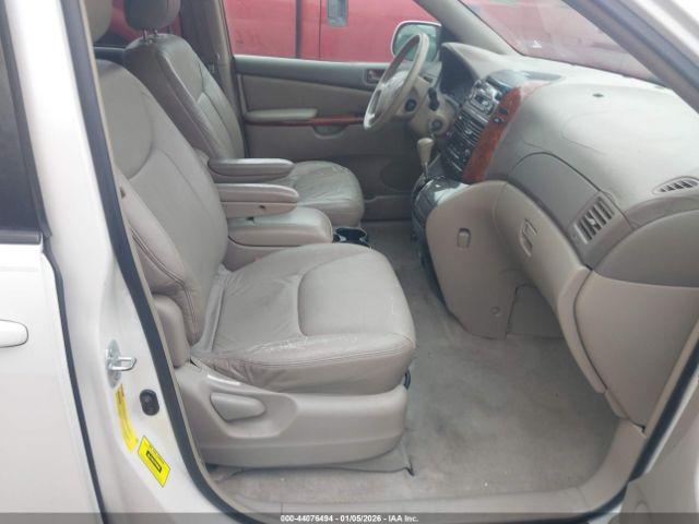 Toyota Sienna Xle Image 4