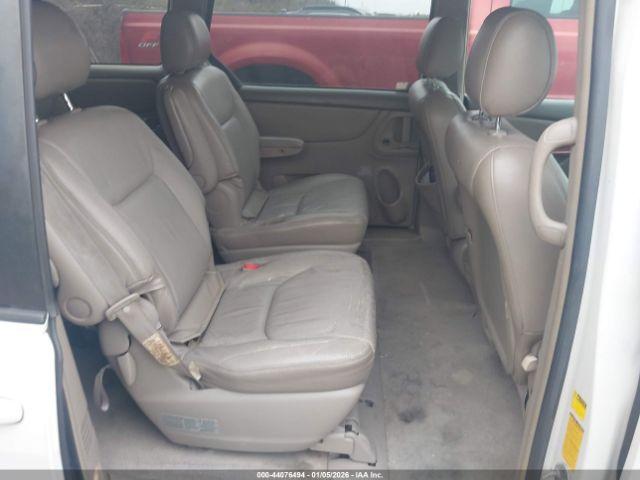 Toyota Sienna Xle Image 7