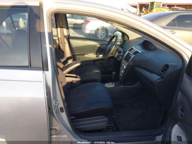 Toyota Yaris Image 12