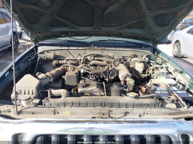 Toyota Tacoma Prerunner Image 4