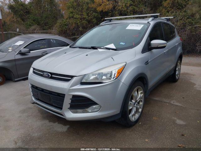 Ford Escape Titanium Image 2