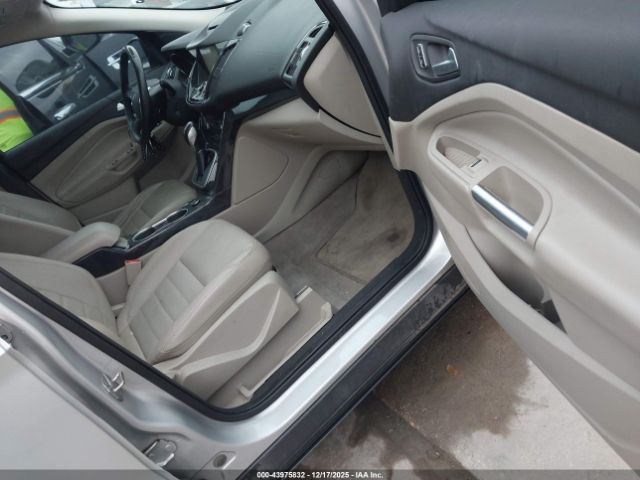 Ford Escape Titanium Image 11