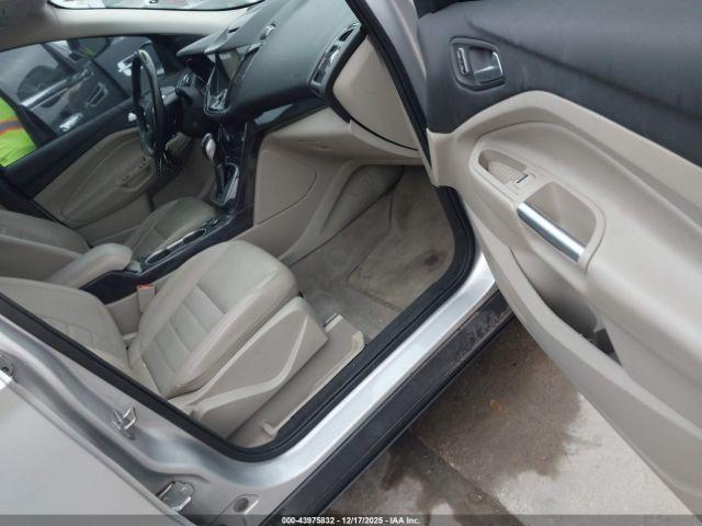 Ford Escape Titanium Image 11