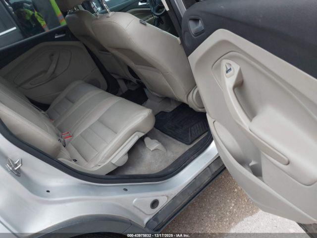 Ford Escape Titanium Image 9