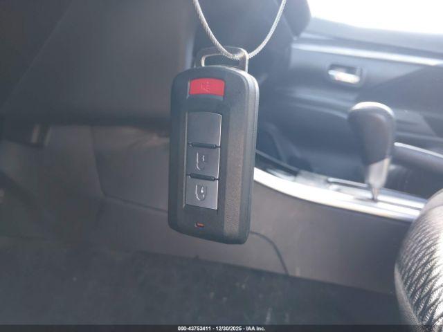 Mitsubishi Outlander Le Image 11