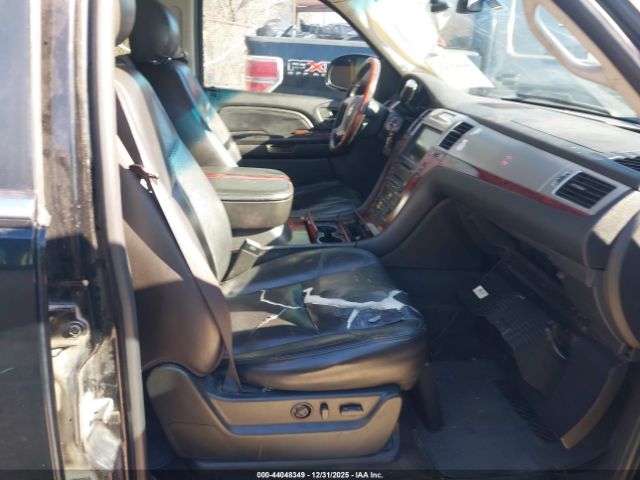 Cadillac Escalade Standard Image 5