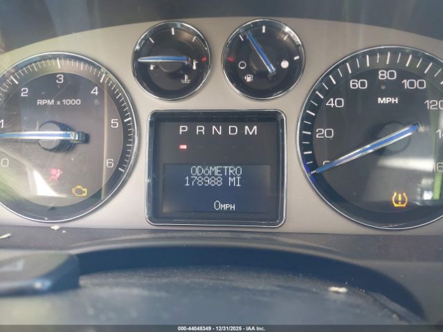 Cadillac Escalade Standard Image 9