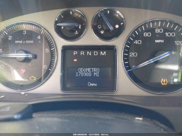 Cadillac Escalade Standard Image 9