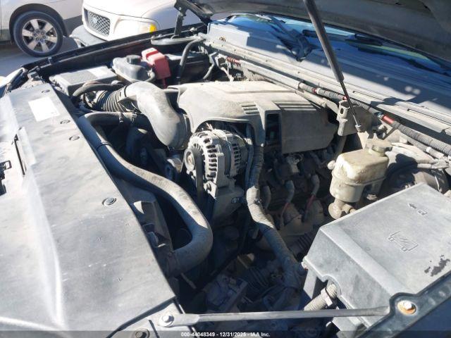 Cadillac Escalade Standard Image 8