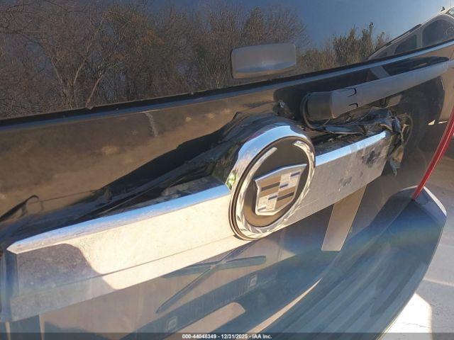 Cadillac Escalade Standard Image 12