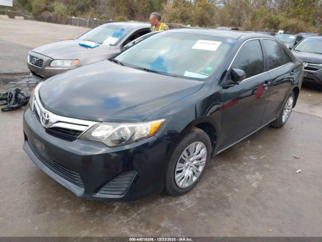Toyota Camry Le Image 12