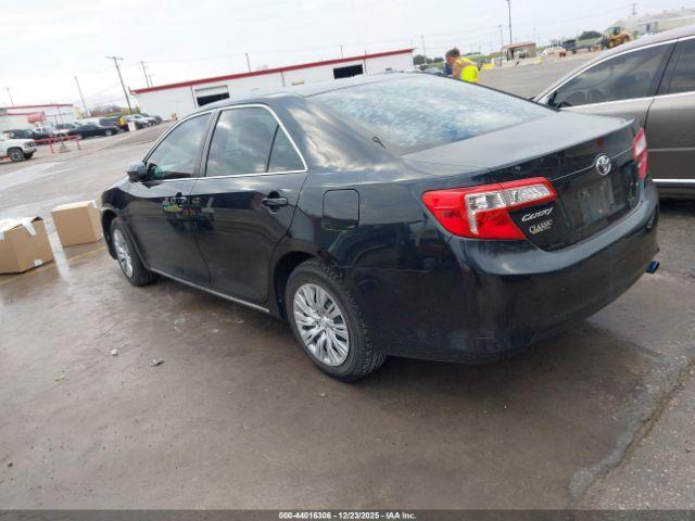 Toyota Camry Le Image 9