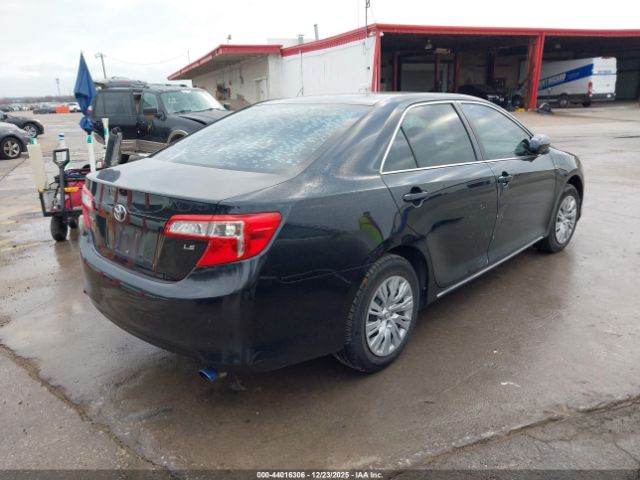 Toyota Camry Le Image 8