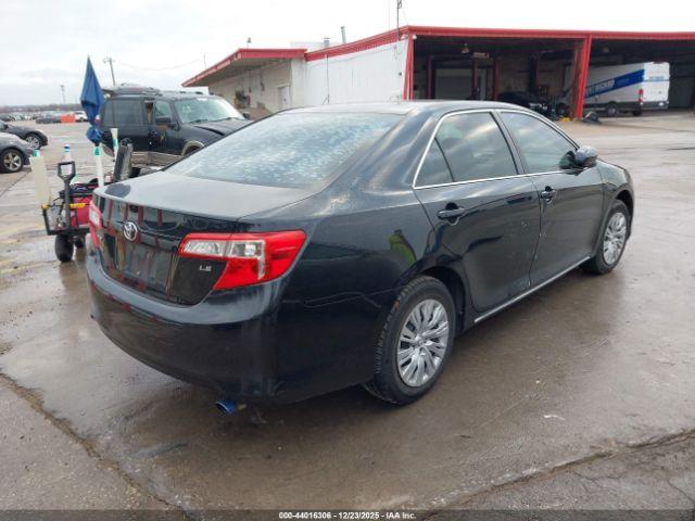 Toyota Camry Le Image 8