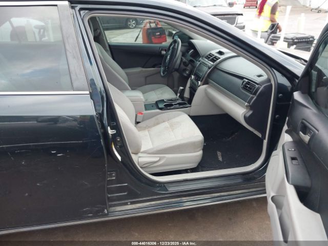 Toyota Camry Le Image 6