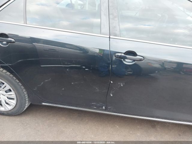 Toyota Camry Le Image 10