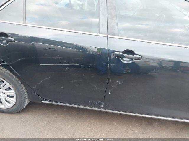 Toyota Camry Le Image 10