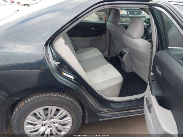 Toyota Camry Le Image 13