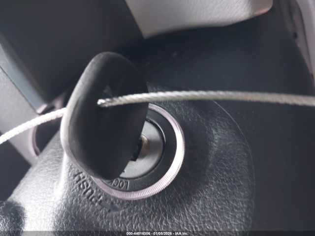 Toyota Camry Le Image 2