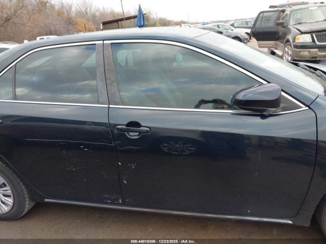 Toyota Camry Le Image 3