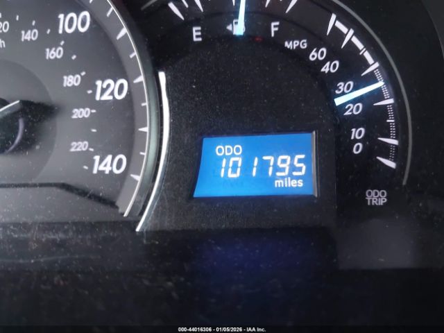 Toyota Camry Le Image 16