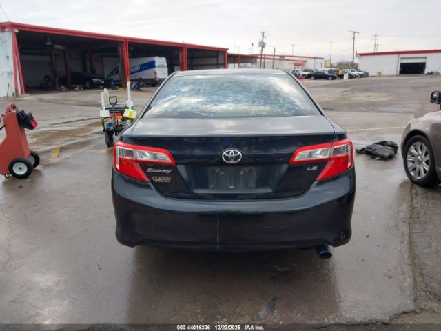 Toyota Camry Le Image 5