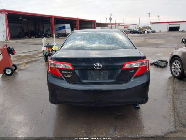 Toyota Camry Le Image 5