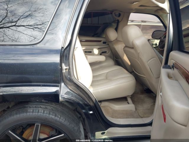 Cadillac Escalade Standard Image 8