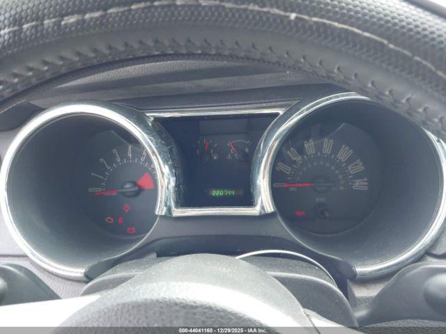 Ford Mustang Image 10