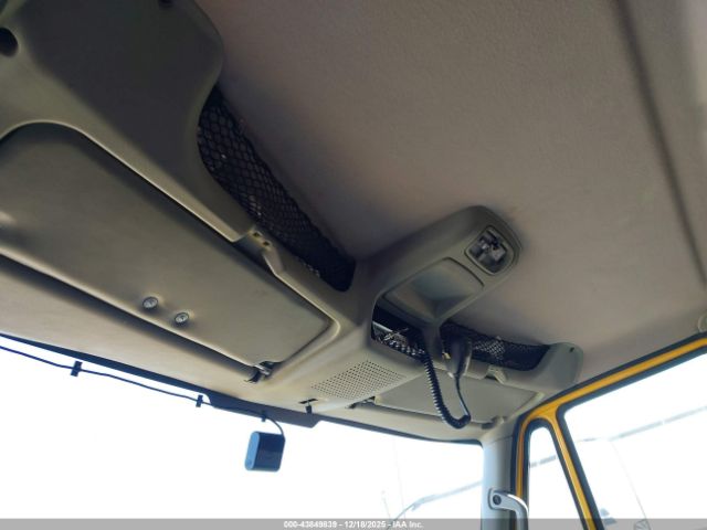 International Durastar 4300 Image 6