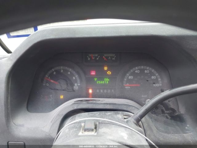 Ford E-150 Commercial Image 5