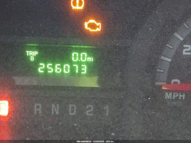 Ford E-150 Commercial Image 13