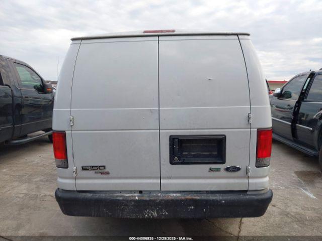 Ford E-150 Commercial Image 11