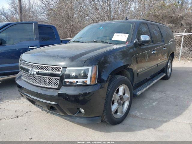 Chevrolet Suburban Ltz Image 2