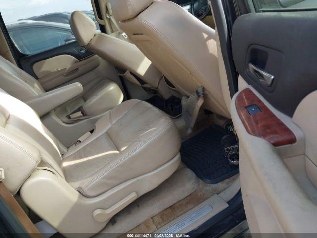 Chevrolet Suburban Ltz Image 3