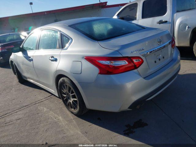 Nissan Altima Image 9