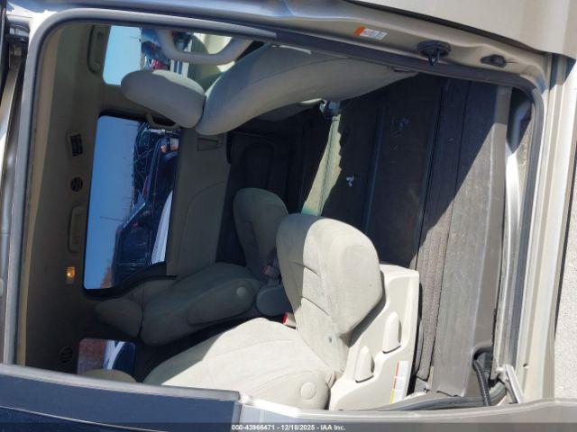 Toyota Sienna L 7 Passenger Image 6