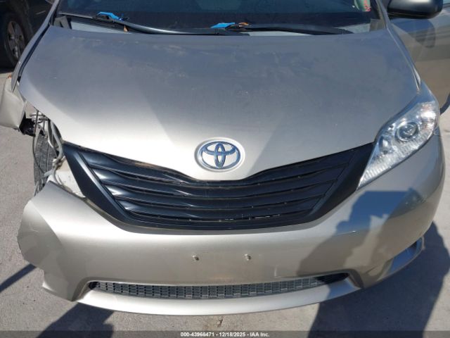Toyota Sienna L 7 Passenger Image 8