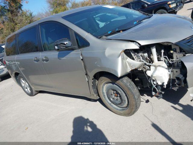 Toyota Sienna L 7 Passenger Image 7