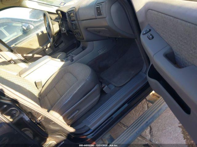 Ford Explorer Image 3