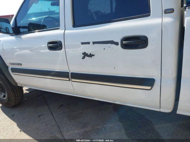 Chevrolet Silverado 2500 Image 4