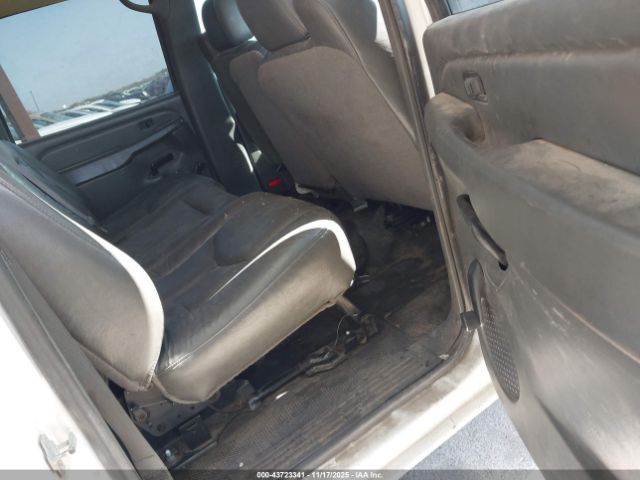 Chevrolet Silverado 2500 Image 12