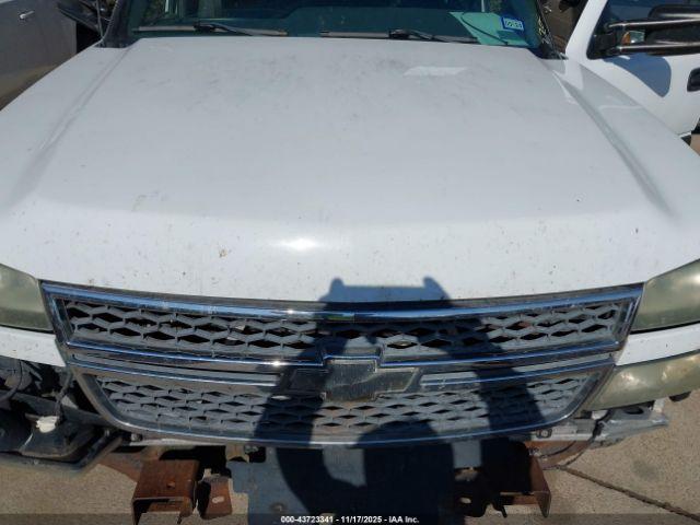 Chevrolet Silverado 2500 Image 7