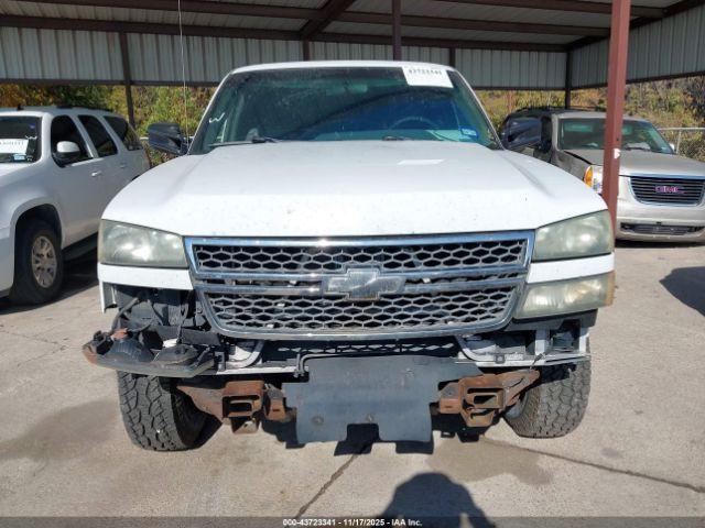 Chevrolet Silverado 2500 Image 2