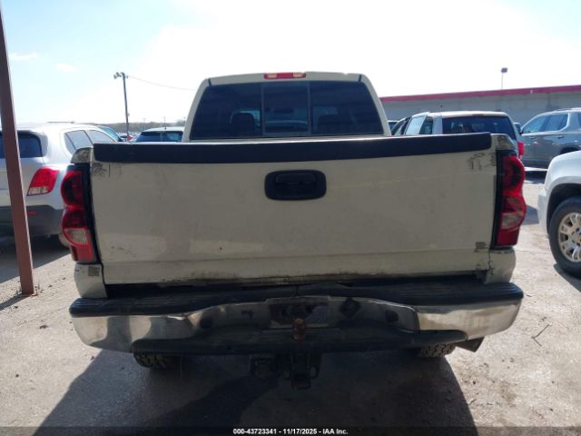 Chevrolet Silverado 2500 Image 16