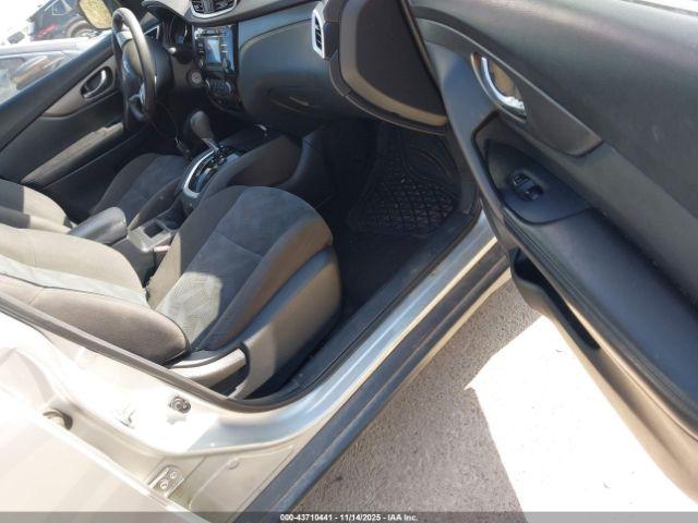 Nissan Rogue S Image 4