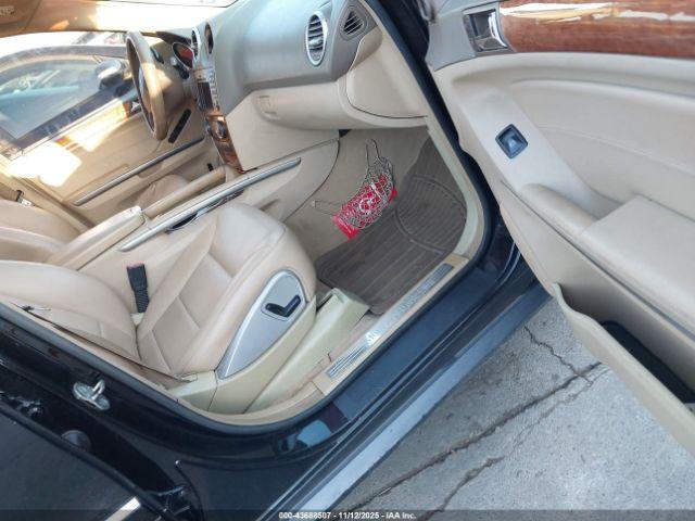 Mercedes-Benz M-Class 4matic Image 8